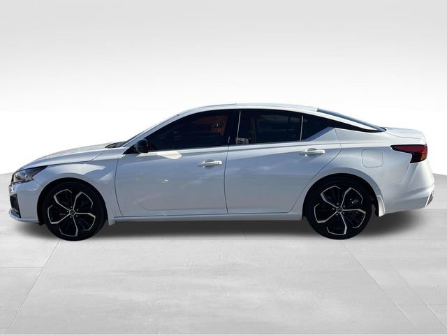 Used 2023 Nissan Altima 2.5 SR w/ SR Premium Package image 4
