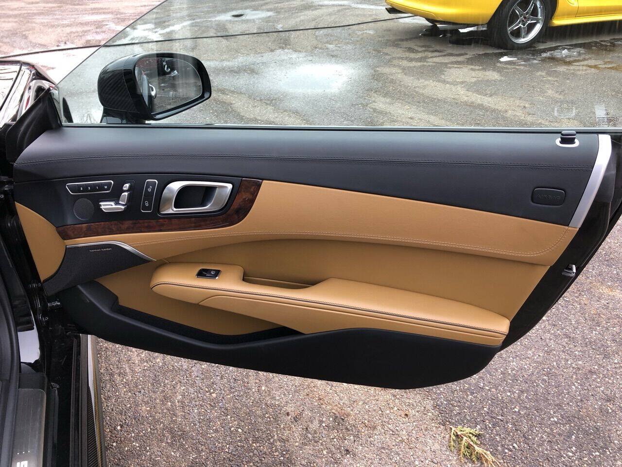 Used 2017 Mercedes-Benz SL 63 AMG image 32