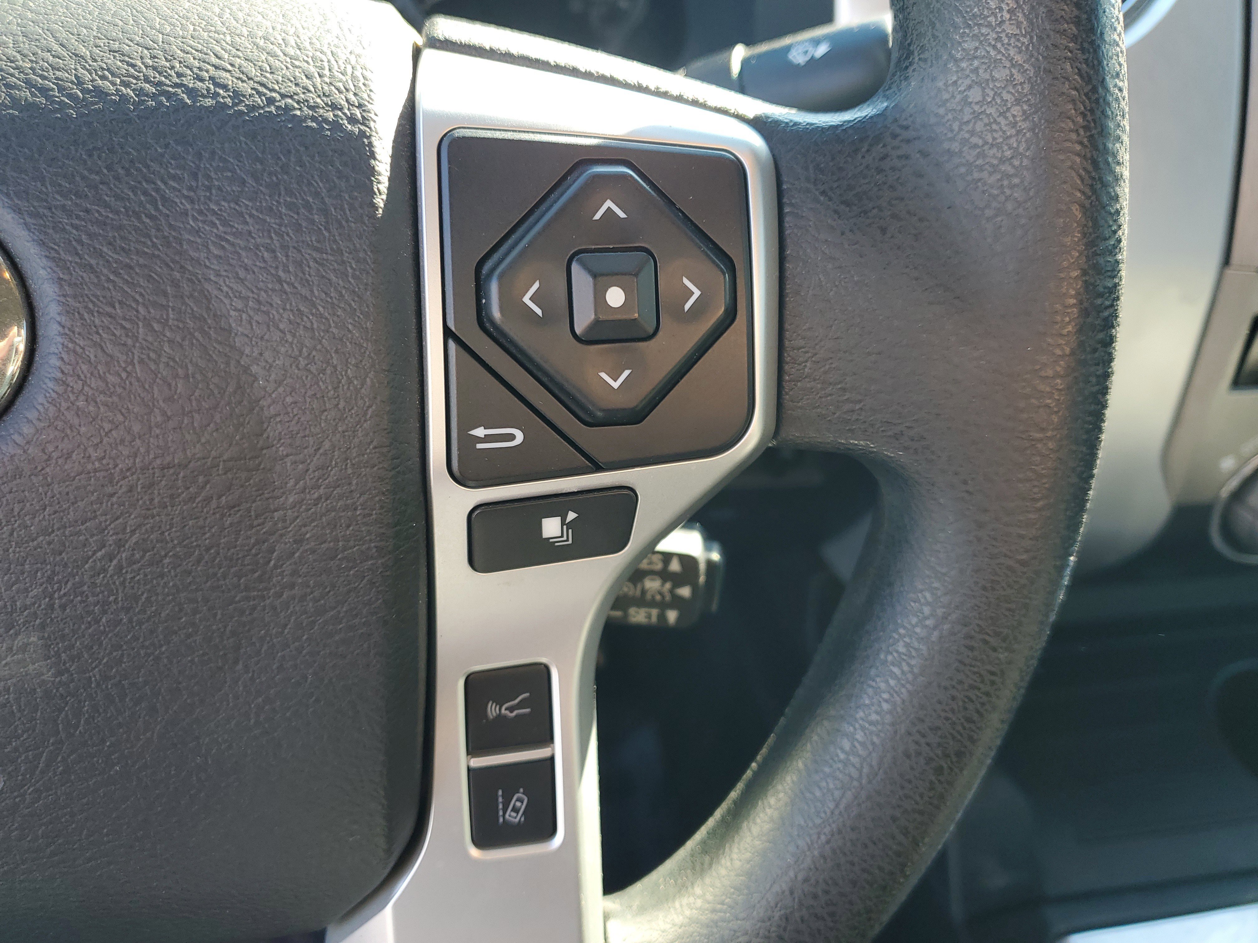 Used 2018 Toyota Tundra SR5 w/ SR5 Upgrade Package image 29