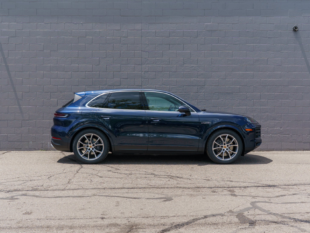 New 2026 Porsche Cayenne E-Hybrid AWD/4WD image 8