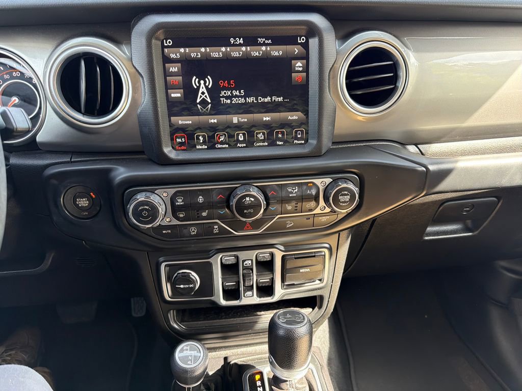 Used 2018 Jeep Wrangler Unlimited Sahara AWD/4WD image 12