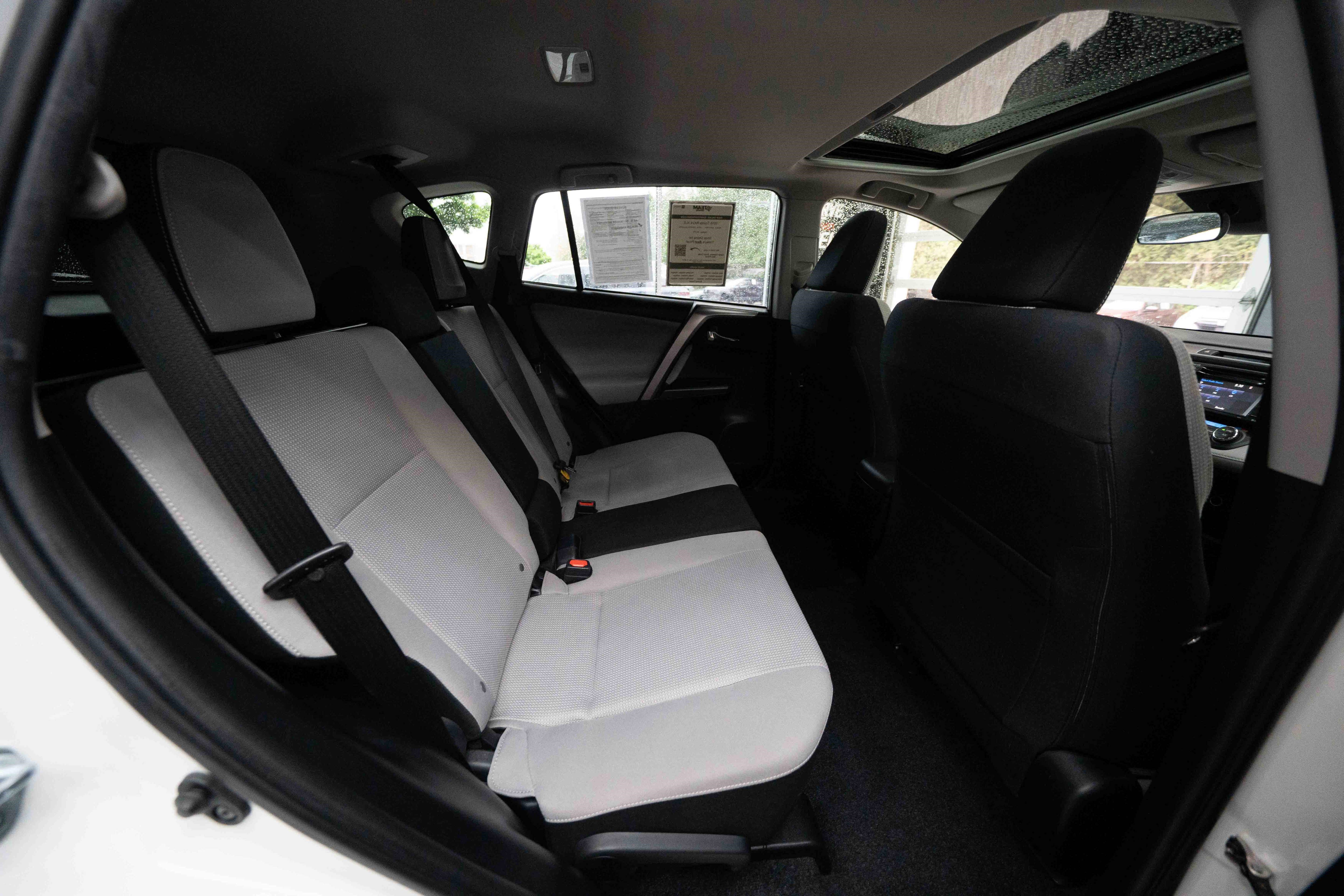 Used 2018 Toyota RAV4 XLE AWD/4WD image 26