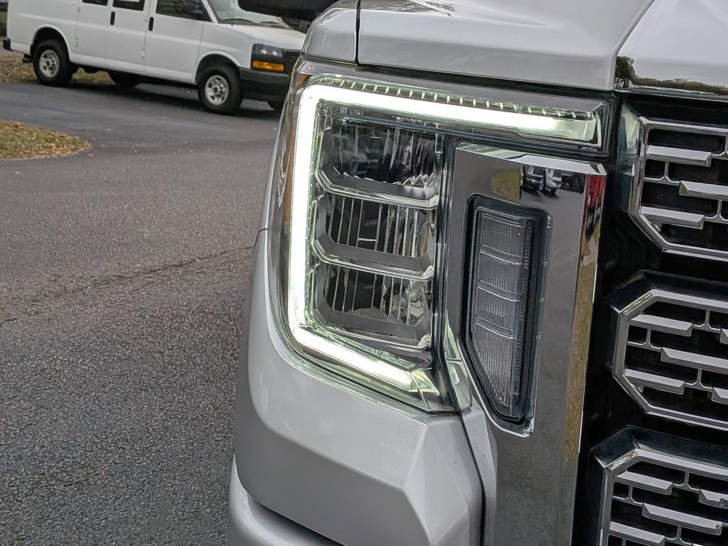 Used 2023 GMC Sierra 3500 Denali w/ Denali Ultimate Package image 9