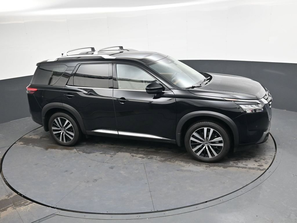 Used 2025 Nissan Pathfinder Platinum image 27