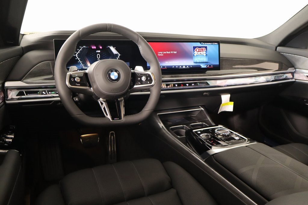 New 2025 BMW 760i xDrive image 2