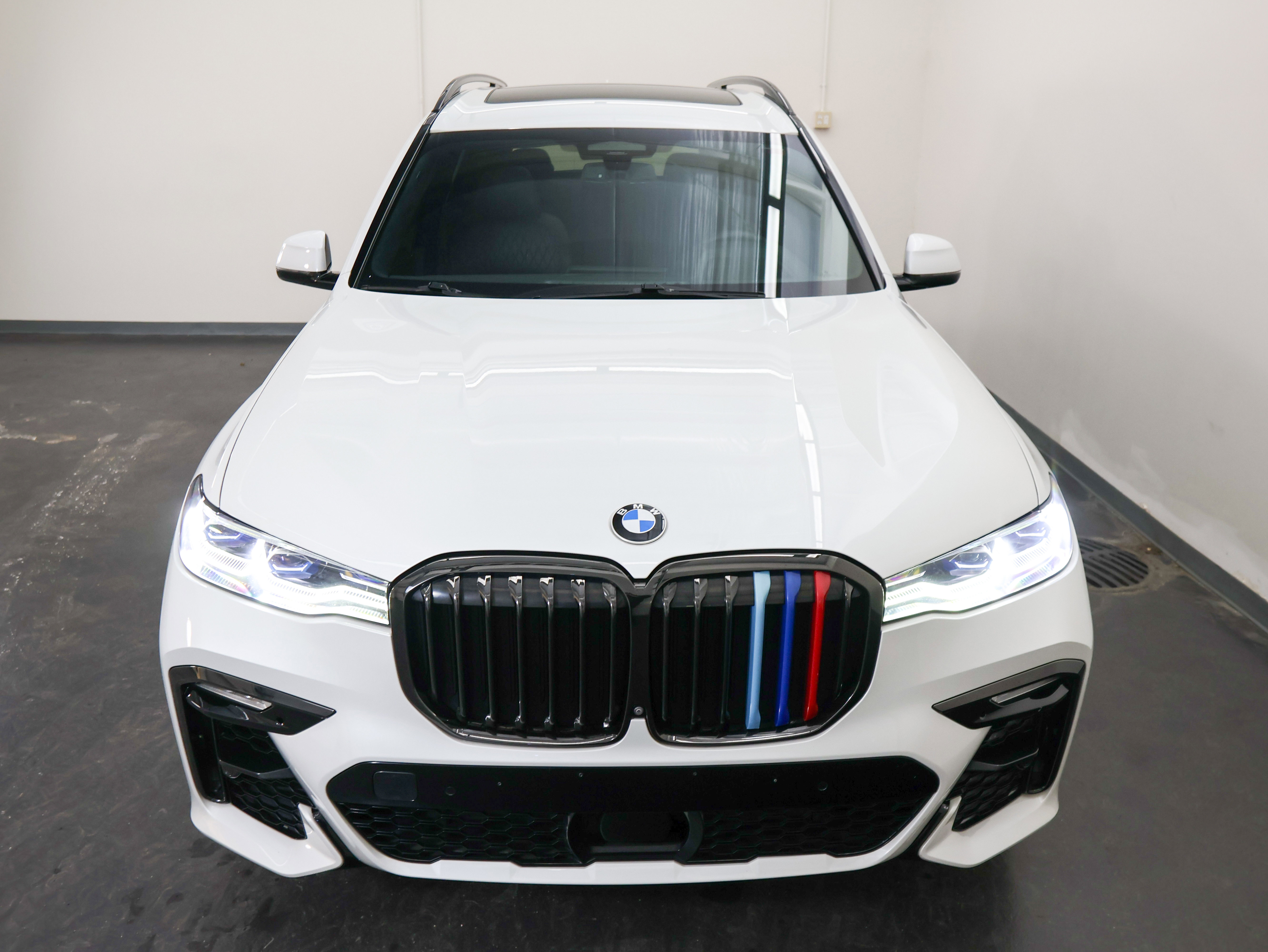 Used 2021 BMW X7 M50i image 9
