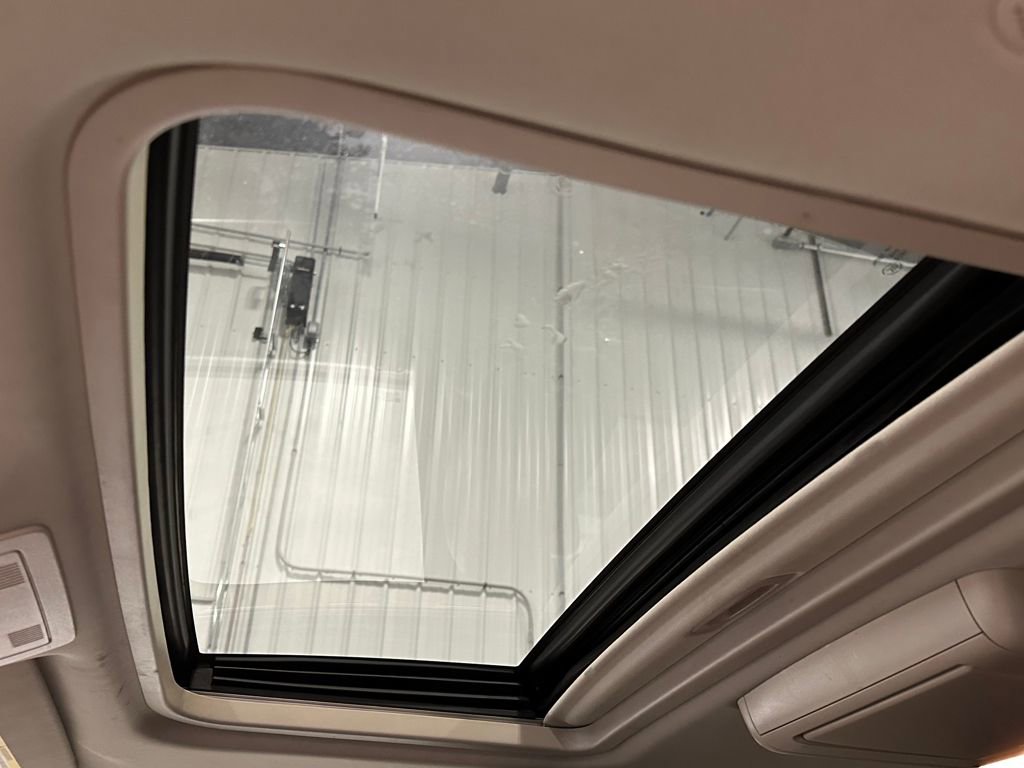 Used 2014 GMC Yukon XL Denali image 29