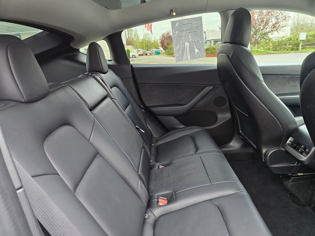 Used 2020 Tesla Model Y Long Range image 15