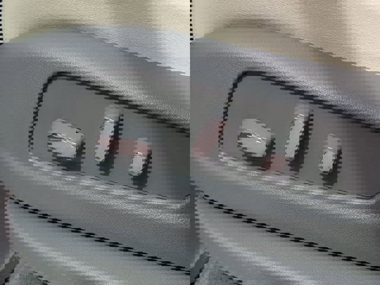 Used 2025 Cadillac XT5 Premium Luxury image 17