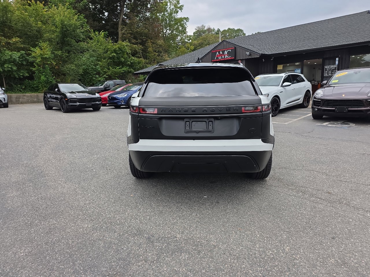 Used 2018 Land Rover Range Rover Velar S image 33