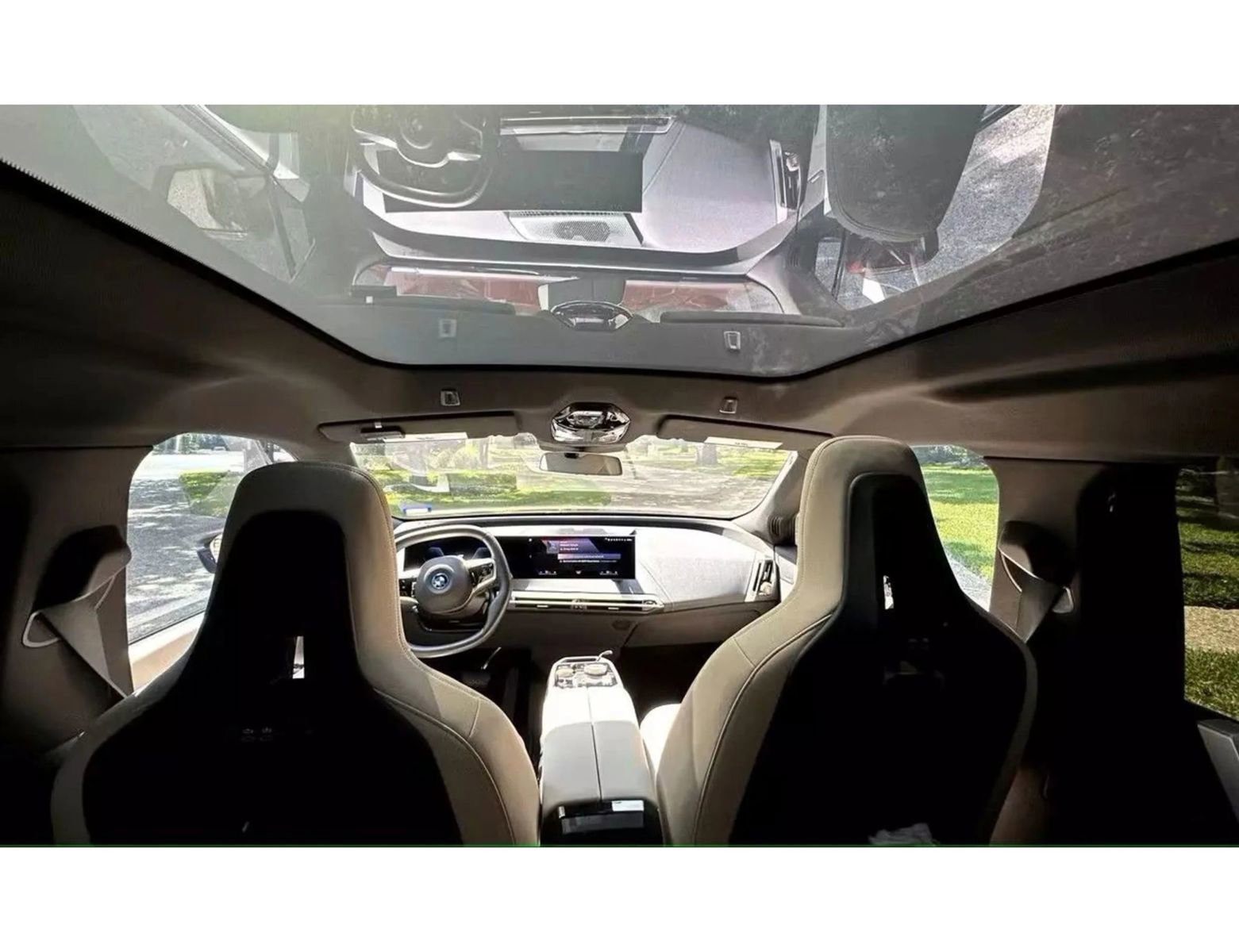 Used 2022 BMW iX xDrive50 w/ Premium Package image 10