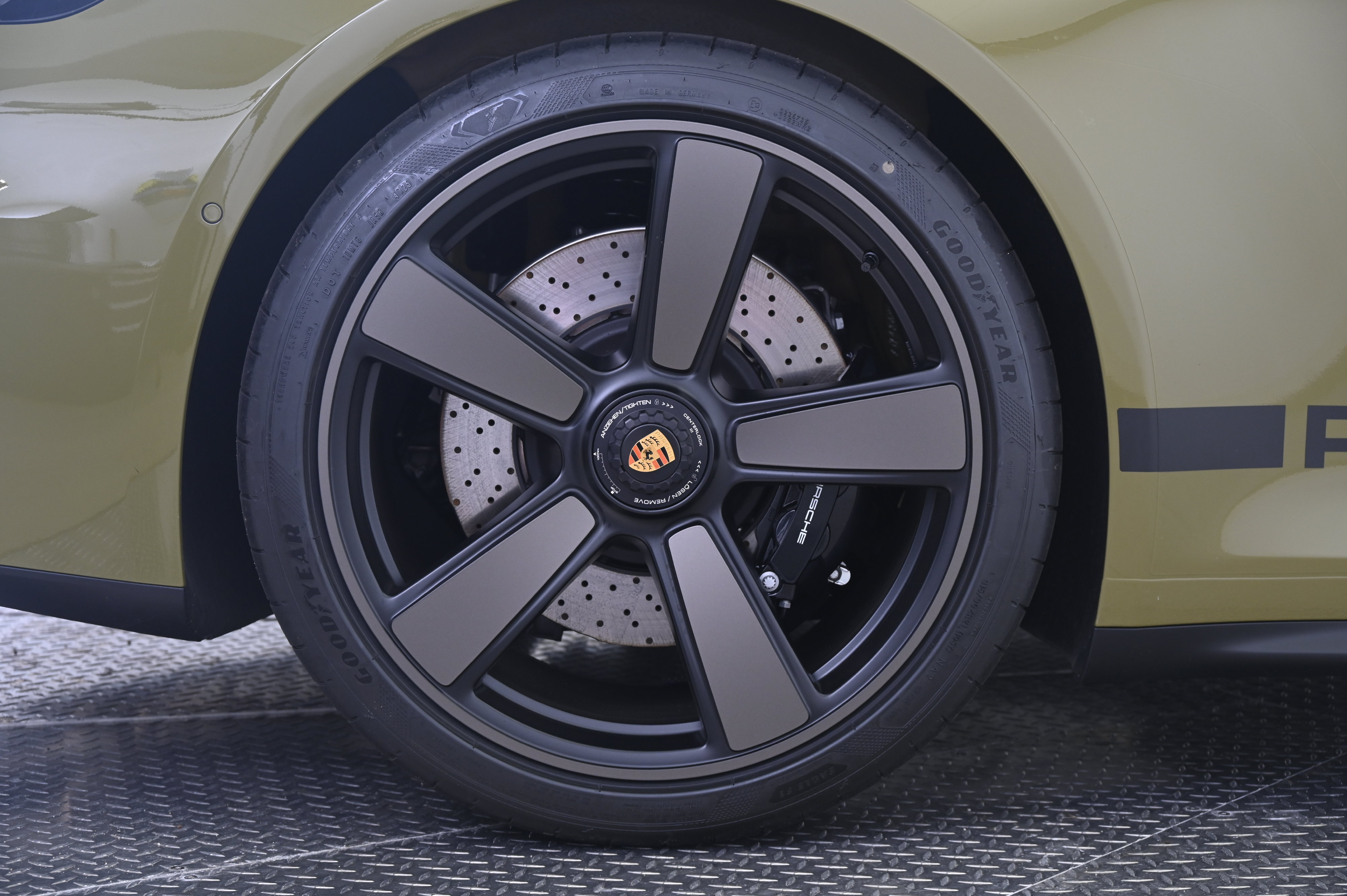 Used 2026 Porsche 911 GTS RWD image 18