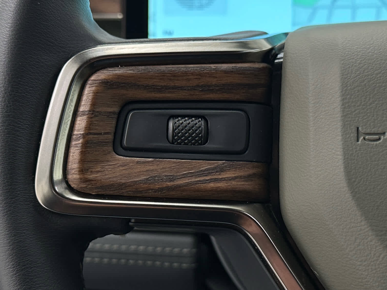 Used 2024 Rivian R1S Adventure image 27