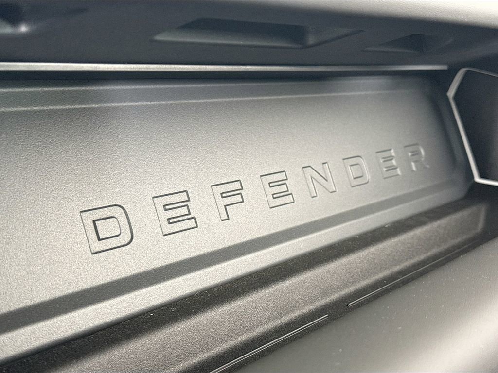 Used 2025 Land Rover Defender 110 S image 22