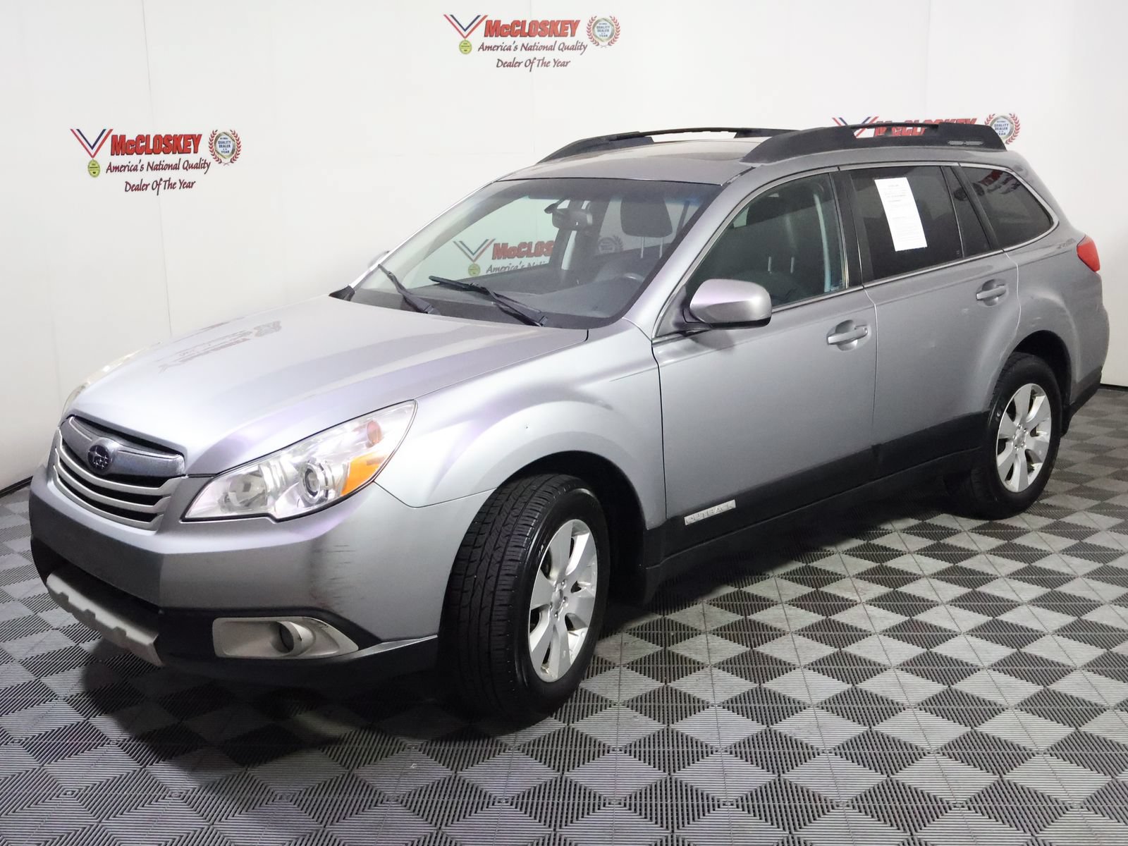 Used 2011 Subaru Outback 2.5i Limited w/ PWR Moonroof Pkg AWD/4WD image 17