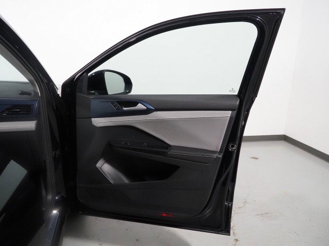 Used 2024 Volkswagen Taos SE image 51