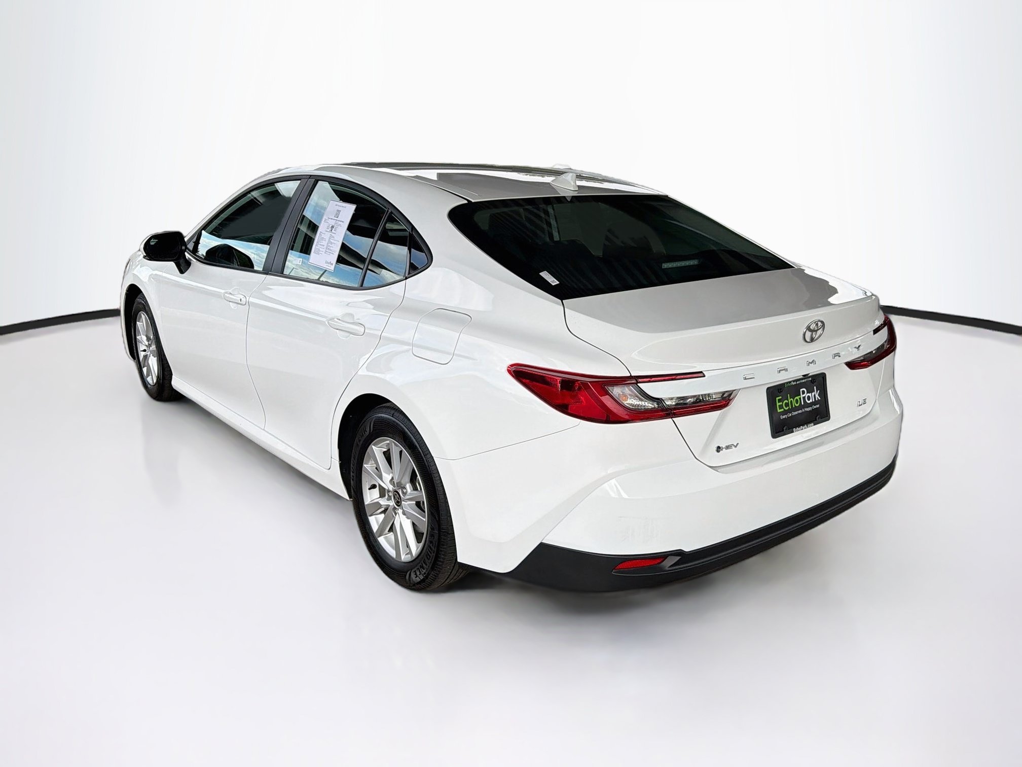 Used 2025 Toyota Camry LE FWD image 5