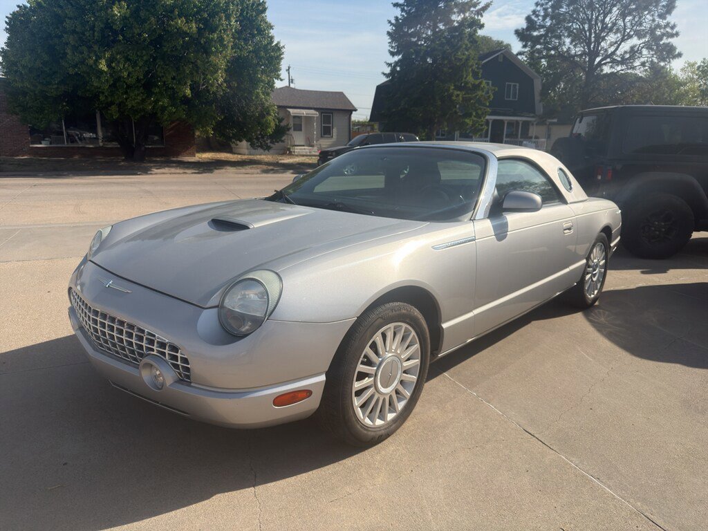 Used 2005 Ford Thunderbird RWD image 2