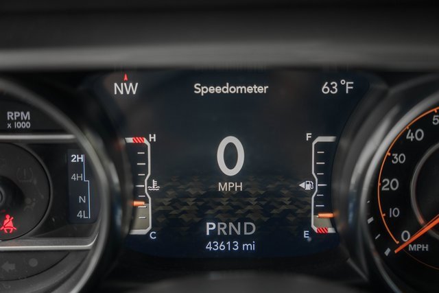 Used 2022 Jeep Wrangler Unlimited Sahara w/ Dual Top Group image 38