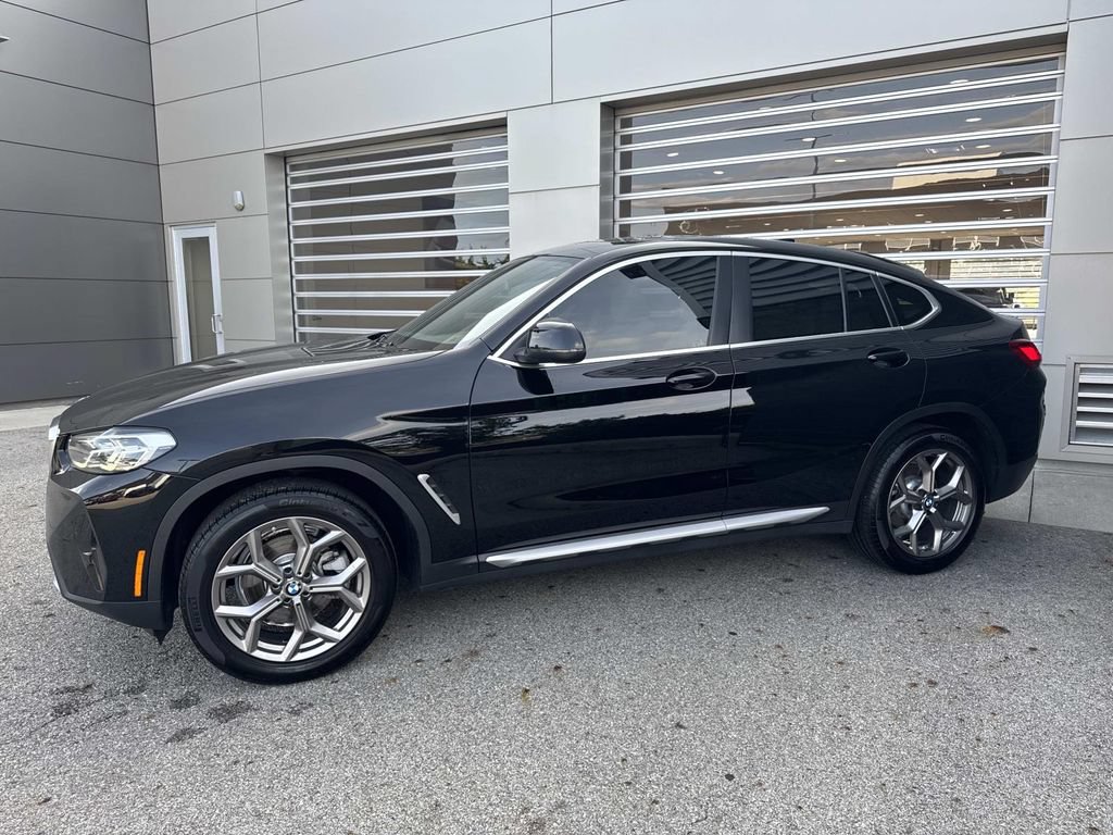 Used 2022 BMW X4 xDrive30i w/ Convenience Package AWD/4WD image 3