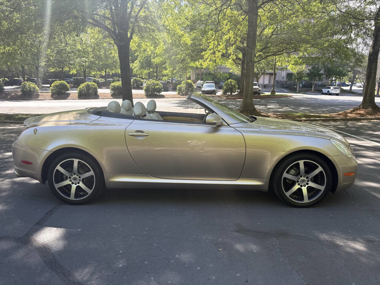 Used 2004 Lexus SC 430 Convertible image 2