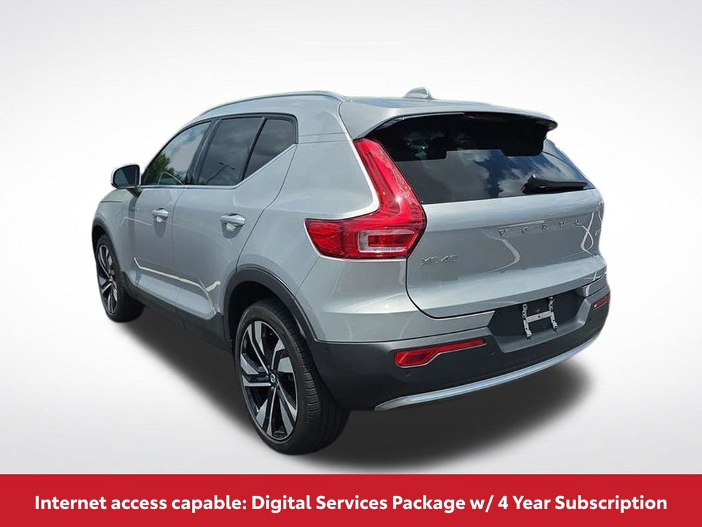 Used 2023 Volvo XC40 B5 Plus w/ Driver Assist Package AWD/4WD image 9