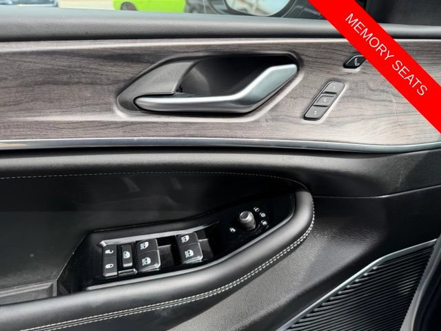 Used 2023 Jeep Grand Cherokee Overland w/ Advanced Protech Group III AWD/4WD image 36