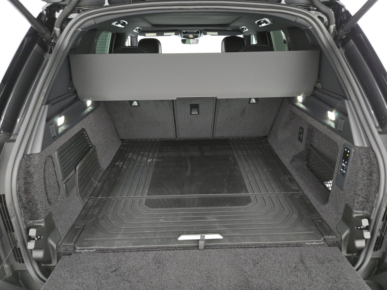 New 2025 Land Rover Range Rover SE image 13