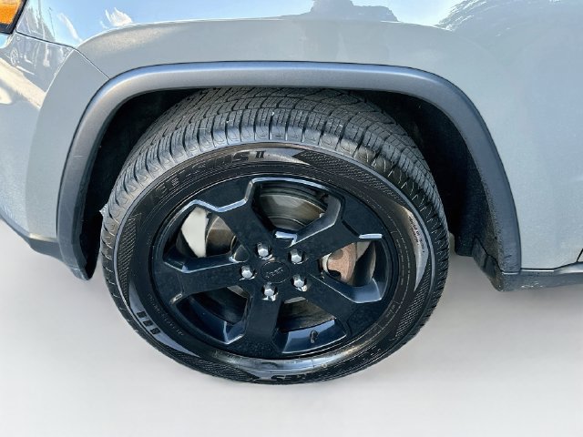Used 2020 Jeep Grand Cherokee Laredo AWD/4WD image 31