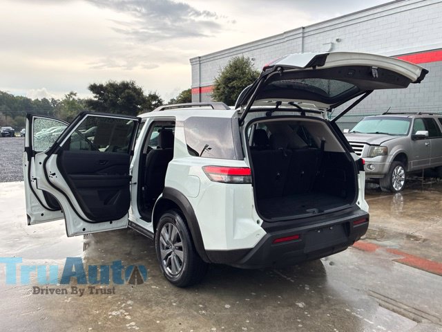 Used 2025 Nissan Pathfinder SV AWD/4WD image 15