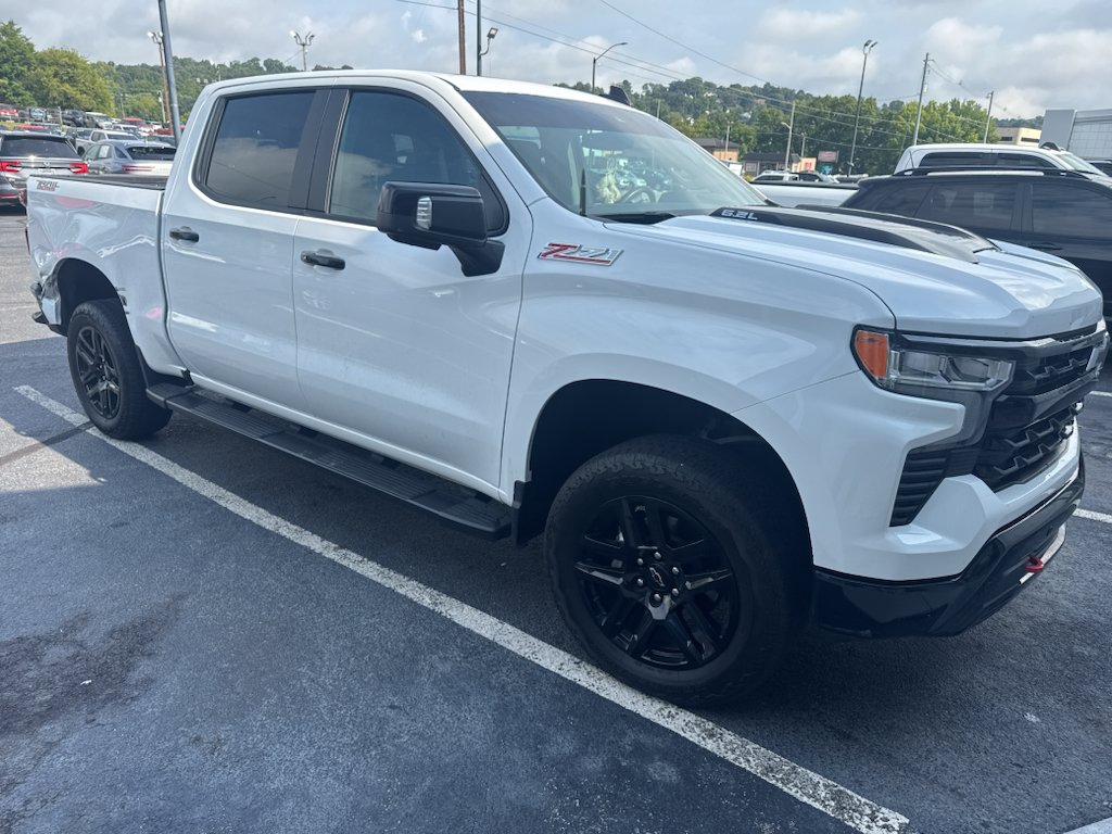 Used 2025 Chevrolet Silverado 1500 LT Trail Boss w/ LT Trail Boss Premium Package AWD/4WD image 3
