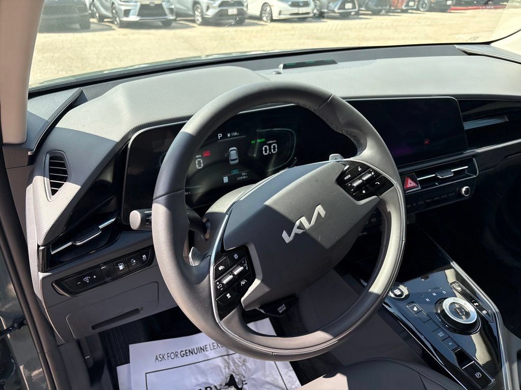 Used 2024 Kia Niro EX FWD image 12