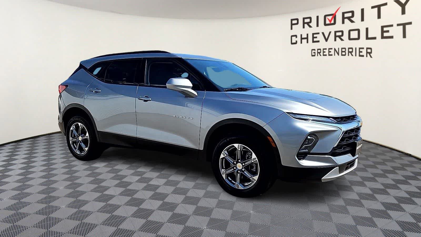 Used 2024 Chevrolet Blazer LT w/ Convenience Package FWD image 2