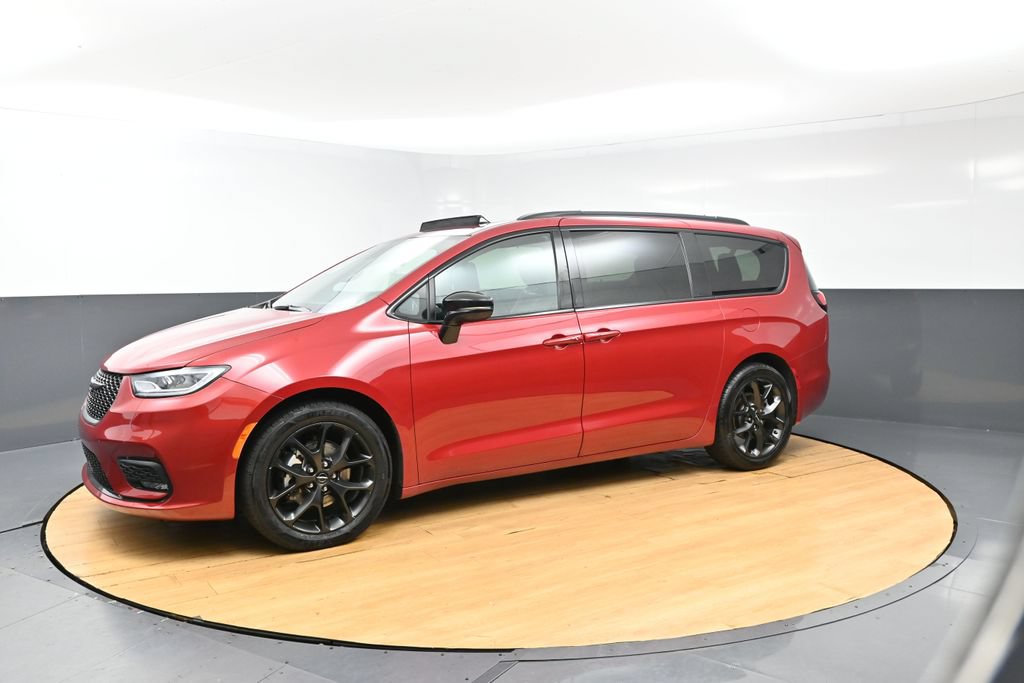 Used 2025 Chrysler Pacifica Limited FWD image 5