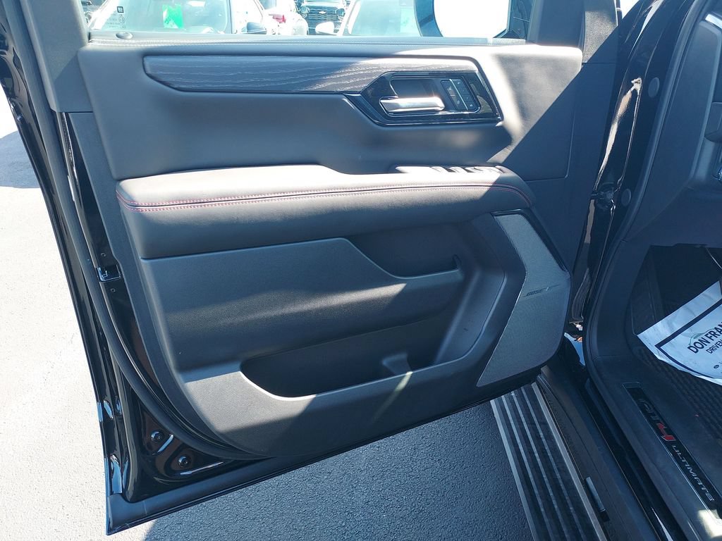 Used 2025 GMC Yukon XL AT4 Ultimate AWD/4WD image 12