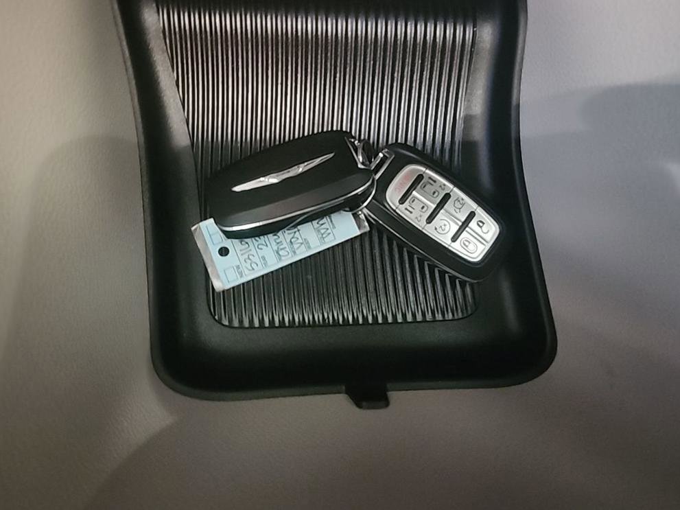 Used 2023 Chrysler Voyager LX image 13