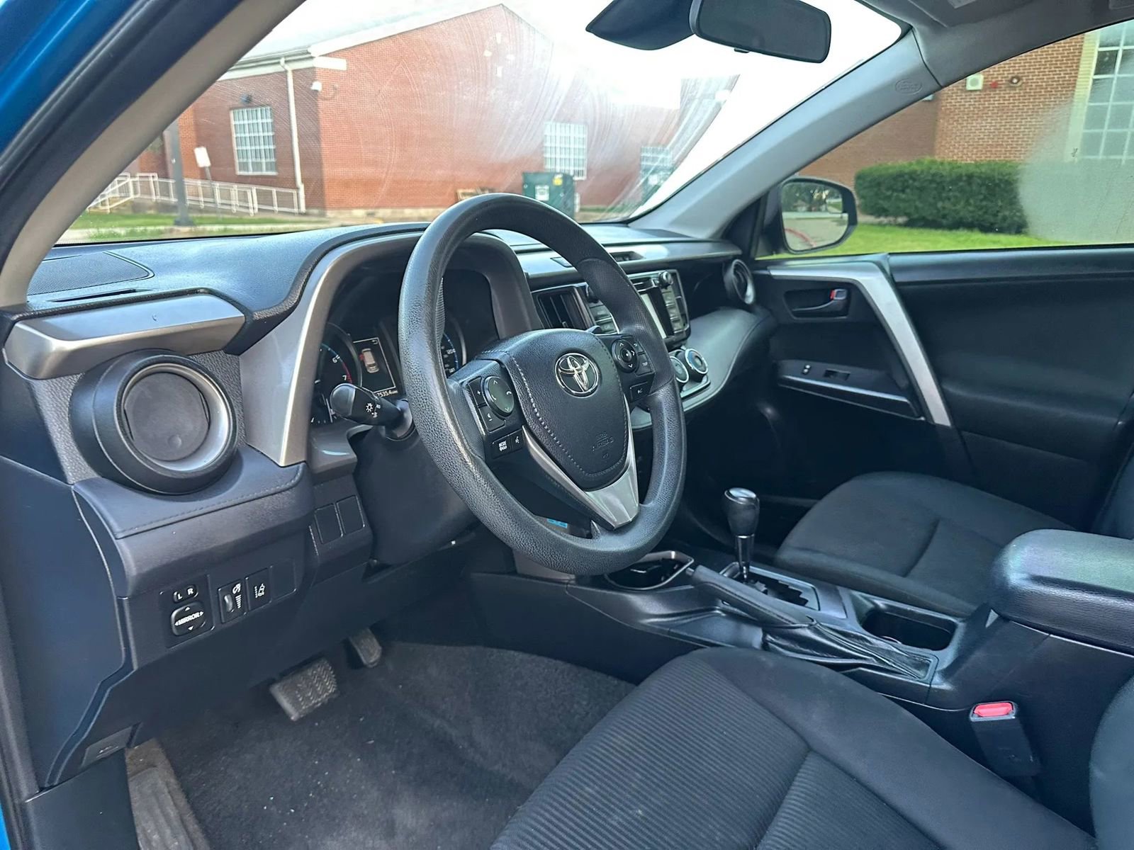 Used 2018 Toyota RAV4 LE FWD image 14