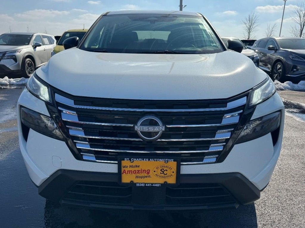 Used 2025 Nissan Rogue S image 9