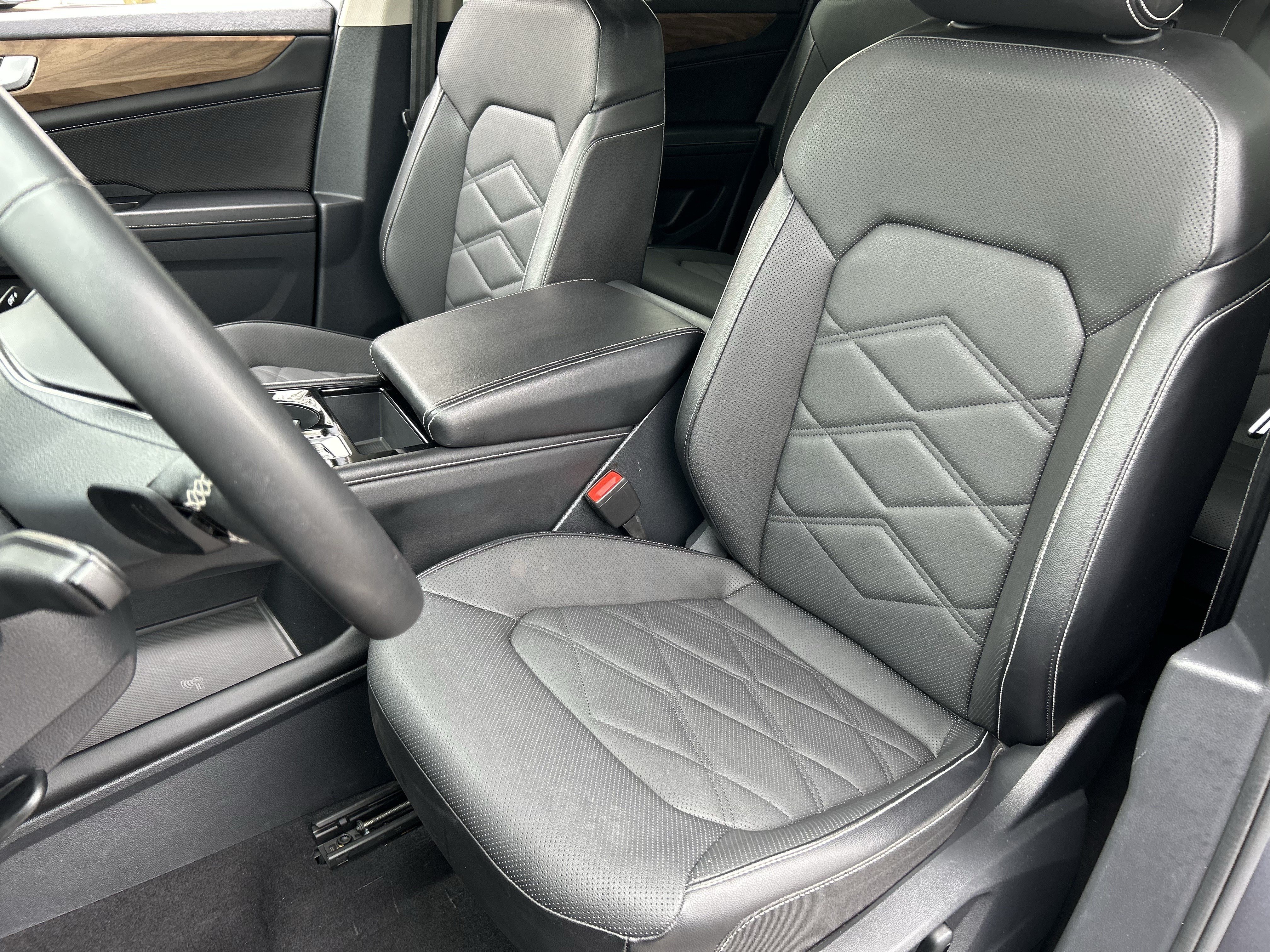 Used 2024 Volkswagen Atlas SE AWD/4WD image 19