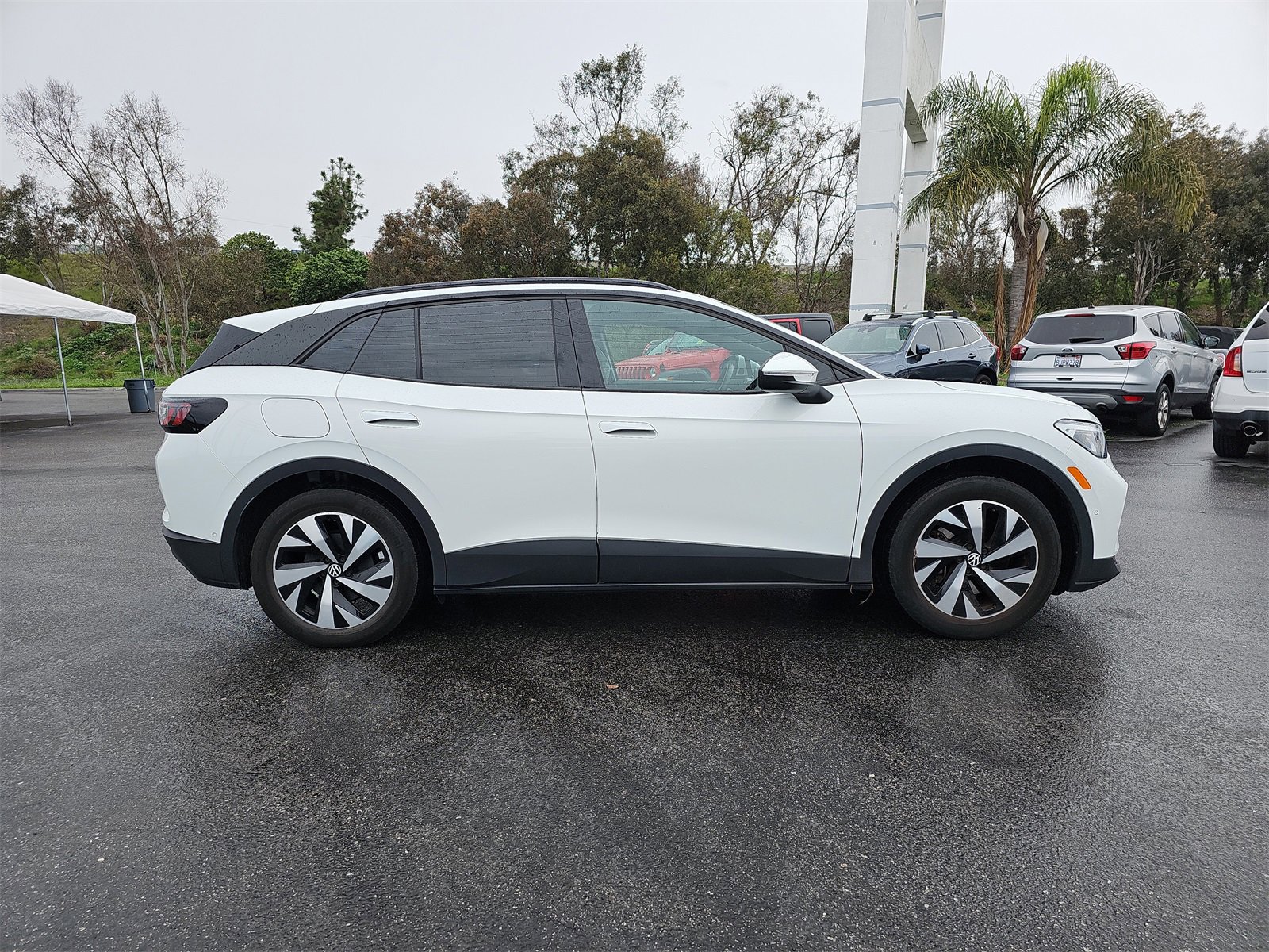 Used 2023 Volkswagen ID.4 2WD image 4