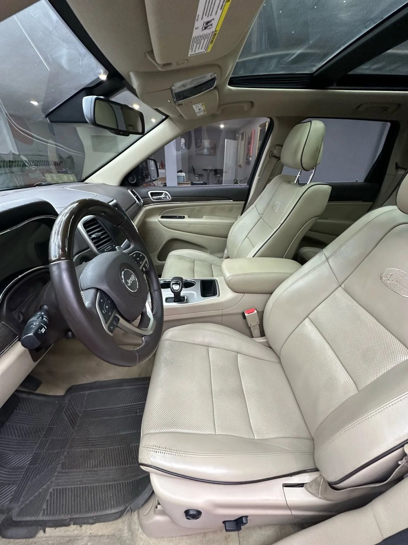 Used 2014 Jeep Grand Cherokee Overland w/ Advanced Technology Group image 11