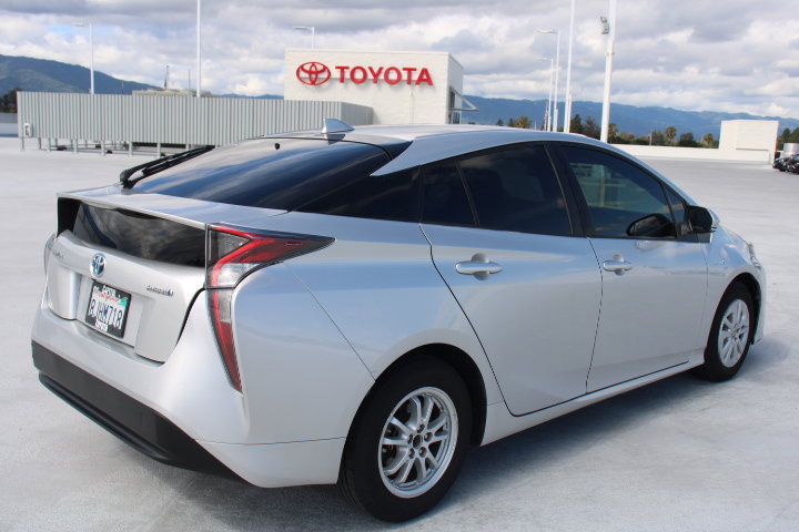 Used 2017 Toyota Prius Four FWD image 3