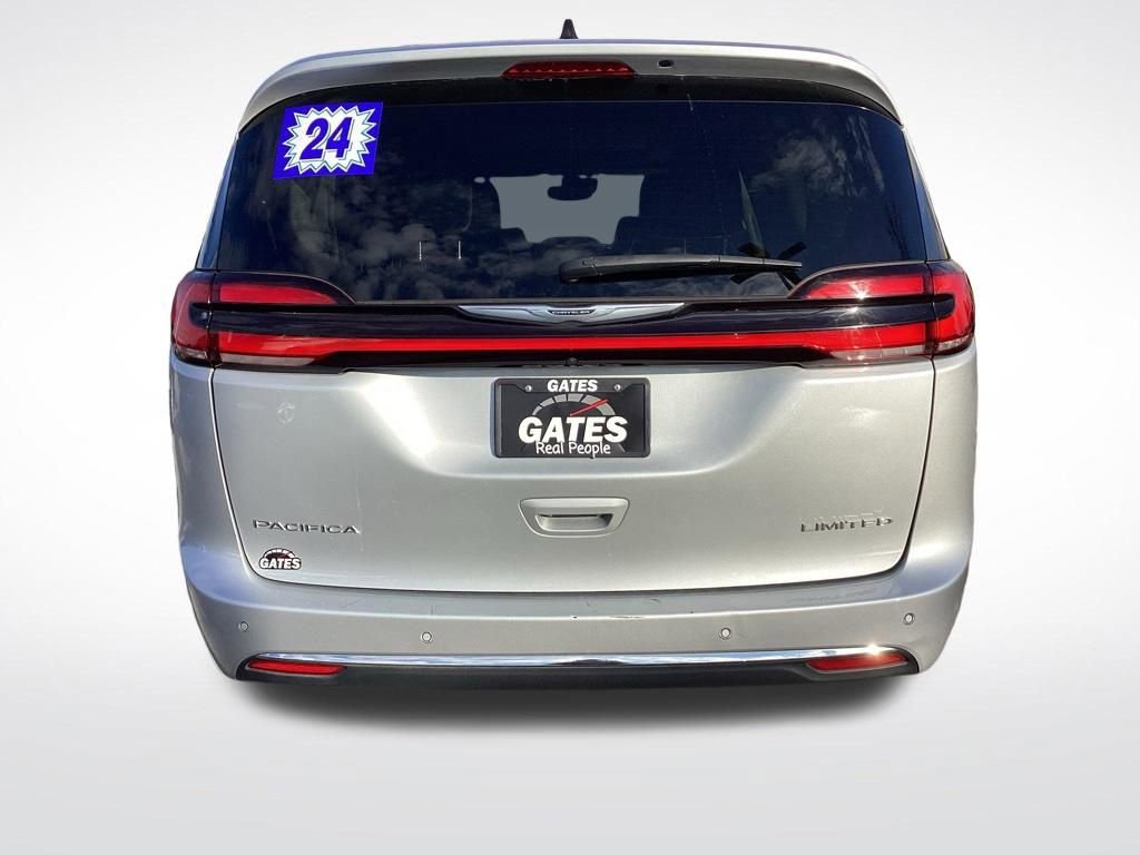 Used 2024 Chrysler Pacifica Limited FWD image 10