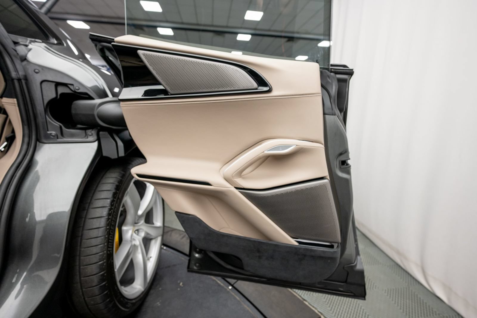 Used 2026 Ferrari Purosangue AWD/4WD image 23