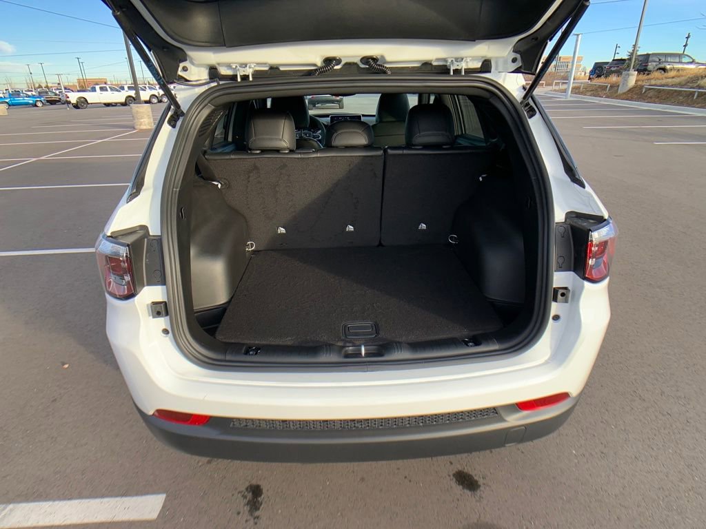 New 2026 Jeep Compass Latitude image 24