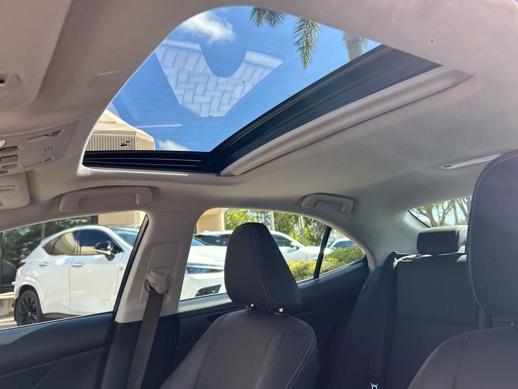 Used 2019 Lexus IS 300 RWD image 15