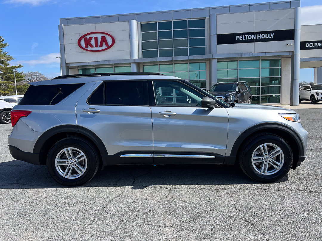 Used 2023 Ford Explorer XLT w/ Equipment Group 202A image 11