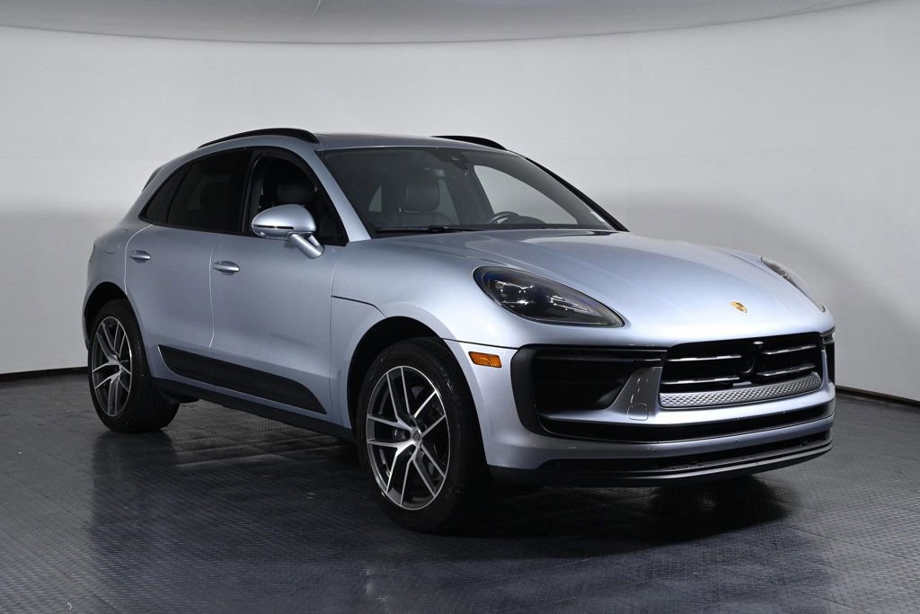Certified 2024 Porsche Macan AWD/4WD image 9
