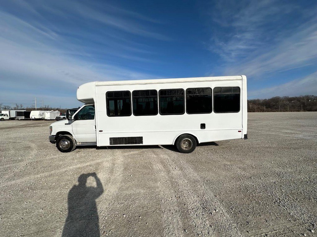 Used 2013 Ford E-450 and Econoline 450 Super Duty w/ Shuttle Bus Prep Pkg image 8