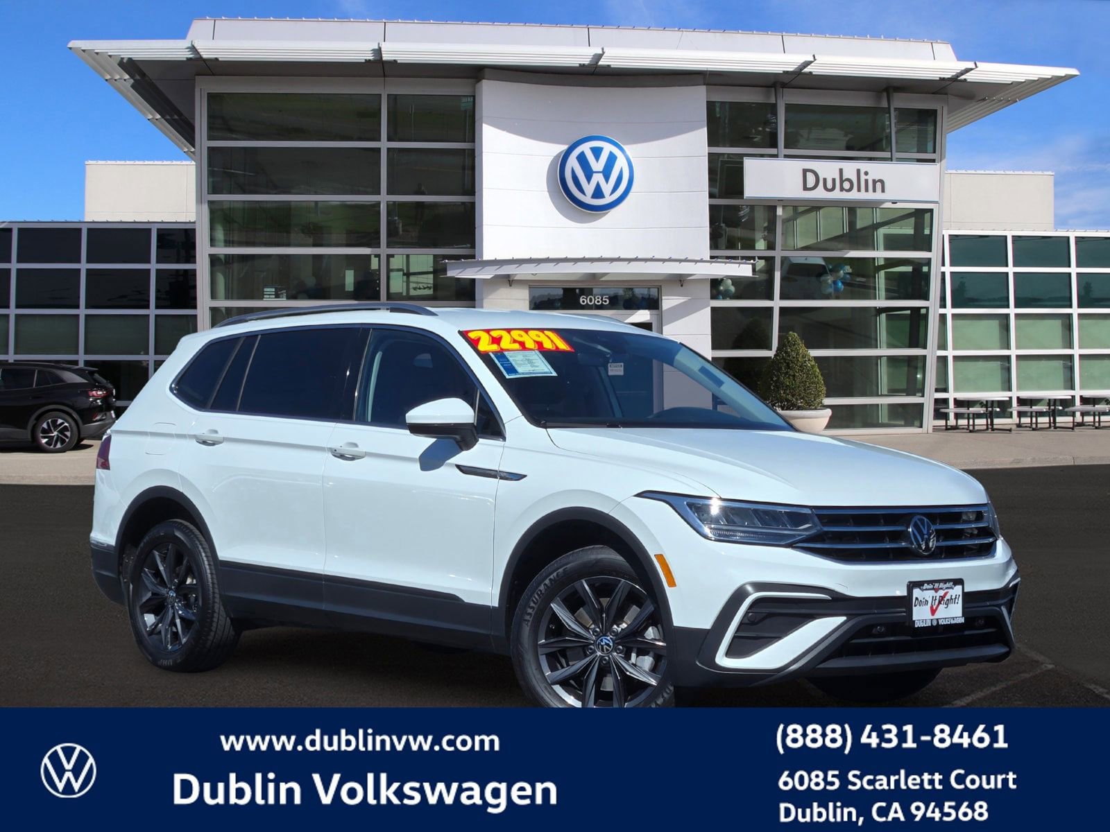 Used 2024 Volkswagen Tiguan SE image 1